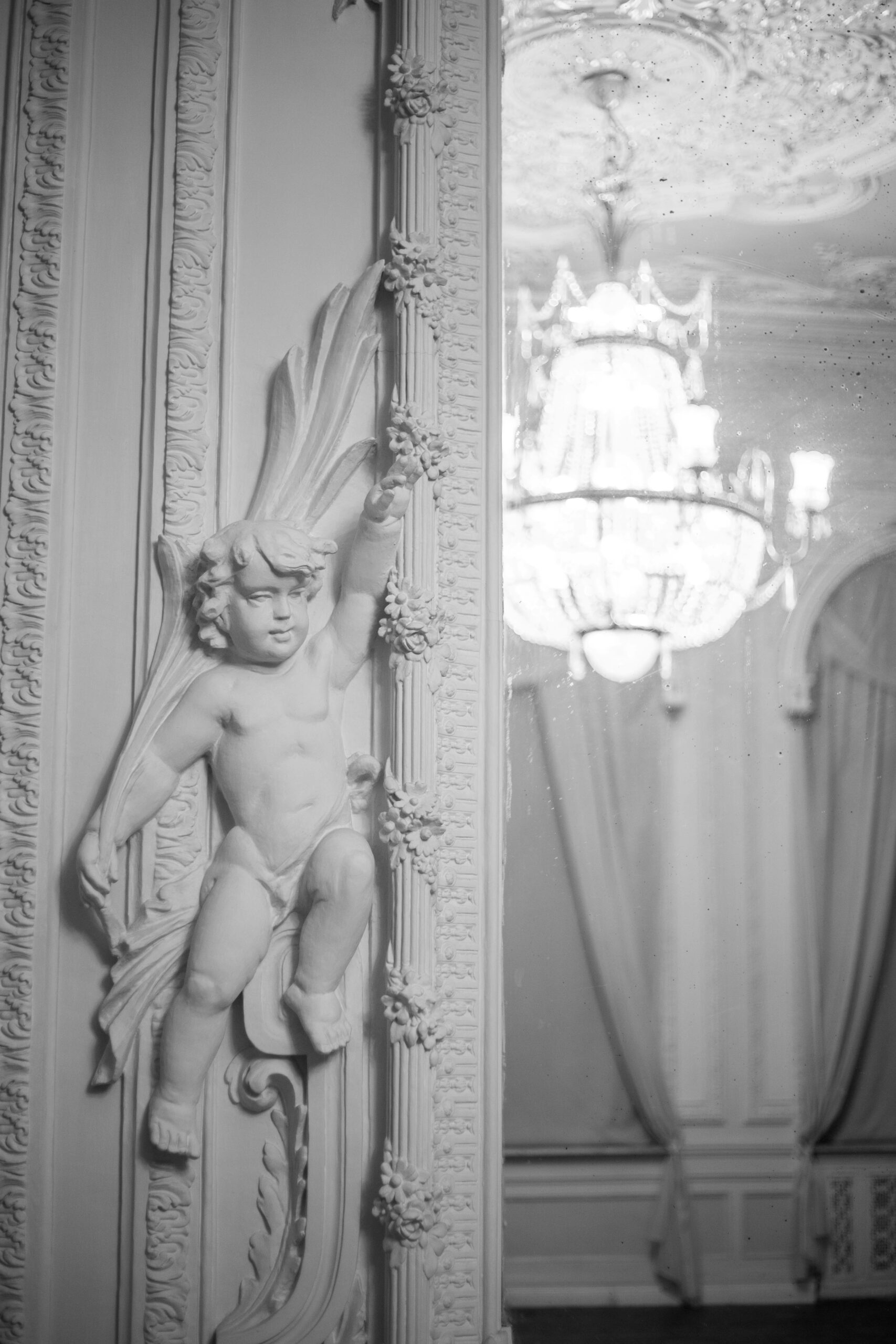 Exquisites Innendesign der Wohnung im viktorianischen Stil. klassische Einrichtung